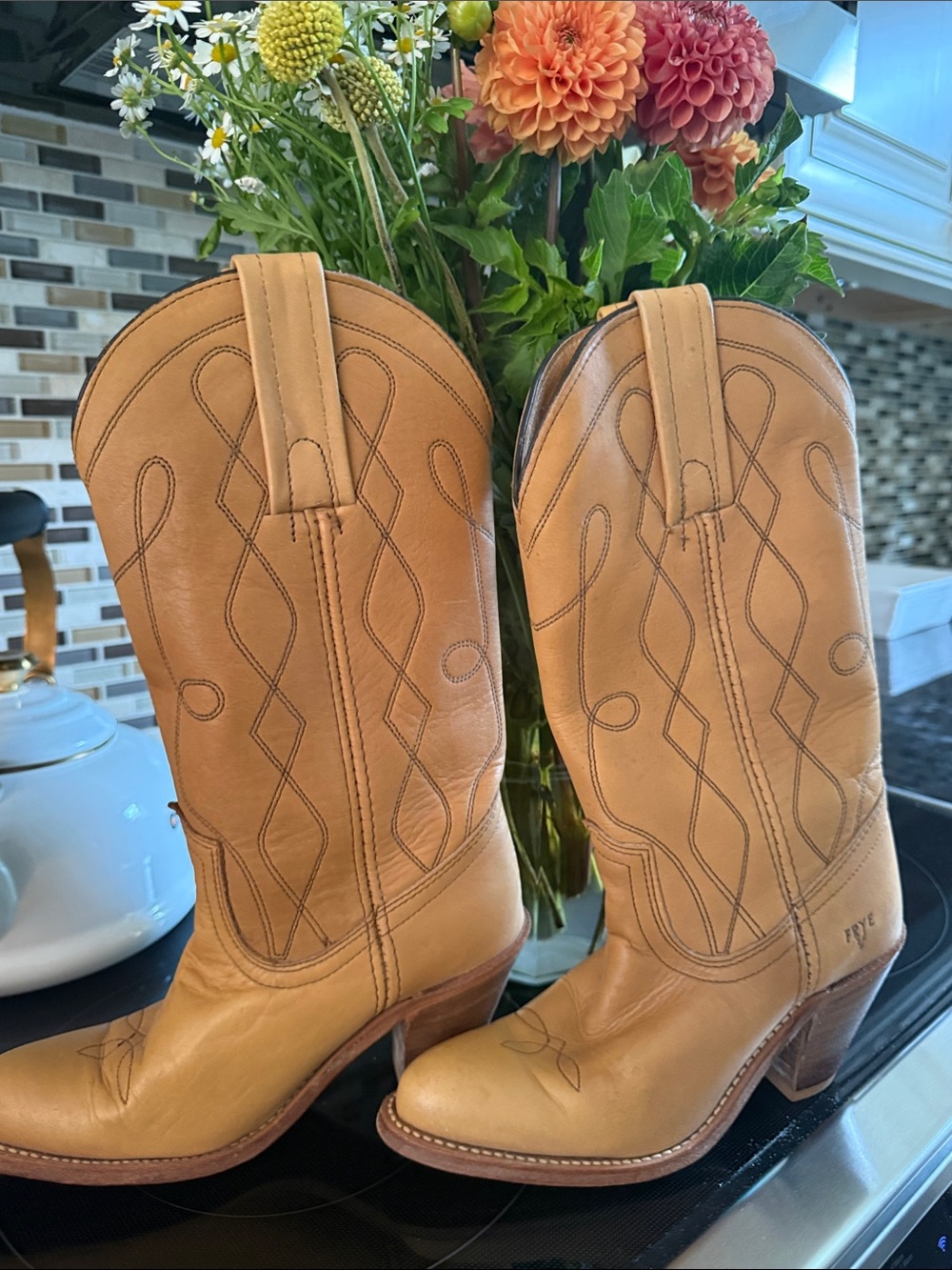 Vintage Frye Tan Western Stitch-Detail Heeled Boots